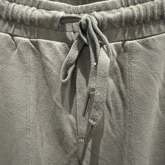 Mondetta outdoor project green joggers with zipper pockets and back pockets - Picture 3 of 7